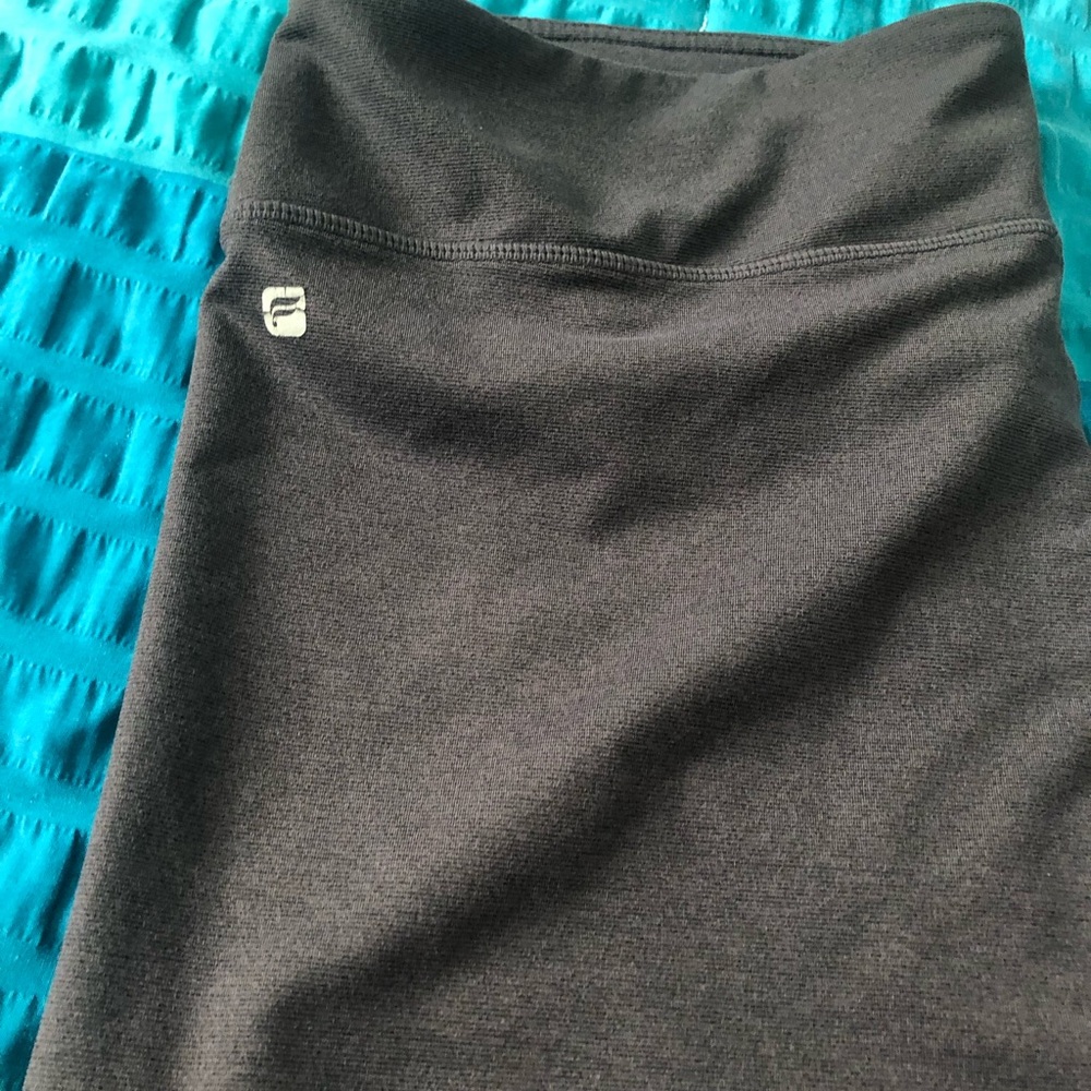 Ladies Fabletics crop/capri leggings. I think they are a large but could be XL.